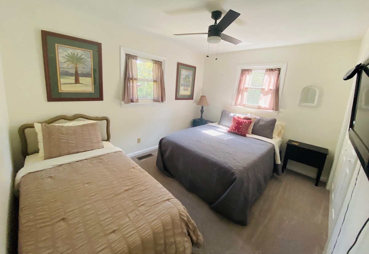 Стая за гости 1 с двойни и единични легла