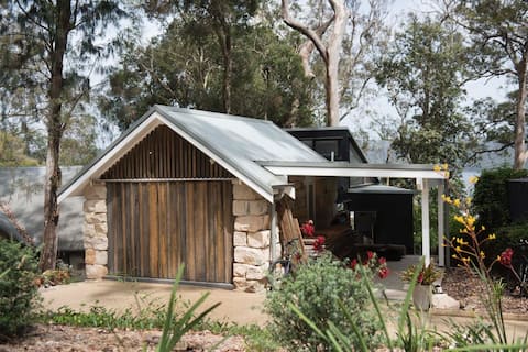 Heritage sandstone cottage with Pittwater views