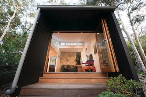 Top performing Airbnb: Heritage sandstone cottage with Pittwater views in Sydney