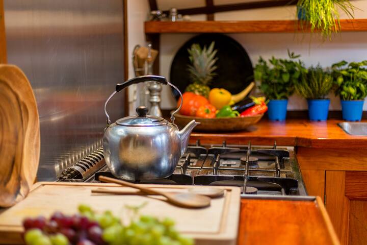 Cosy & Comfortable sailing boat for your own! gallery image 5