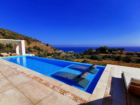 Agia Galini Cretan maisonette , pool & roof garden