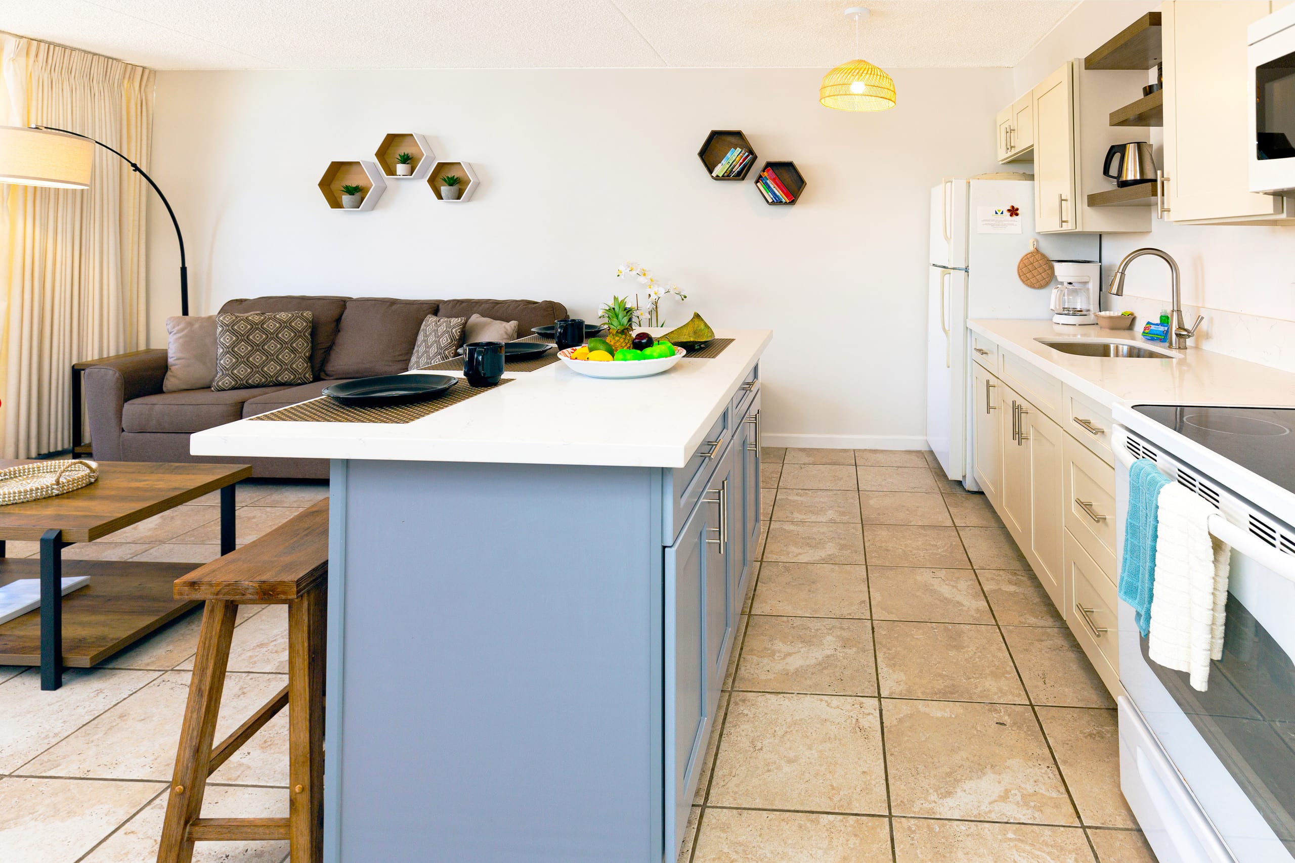 Condo in Honolulu · ★4.84 · 1 bedroom · 3 beds · 1 private bath - Image 7