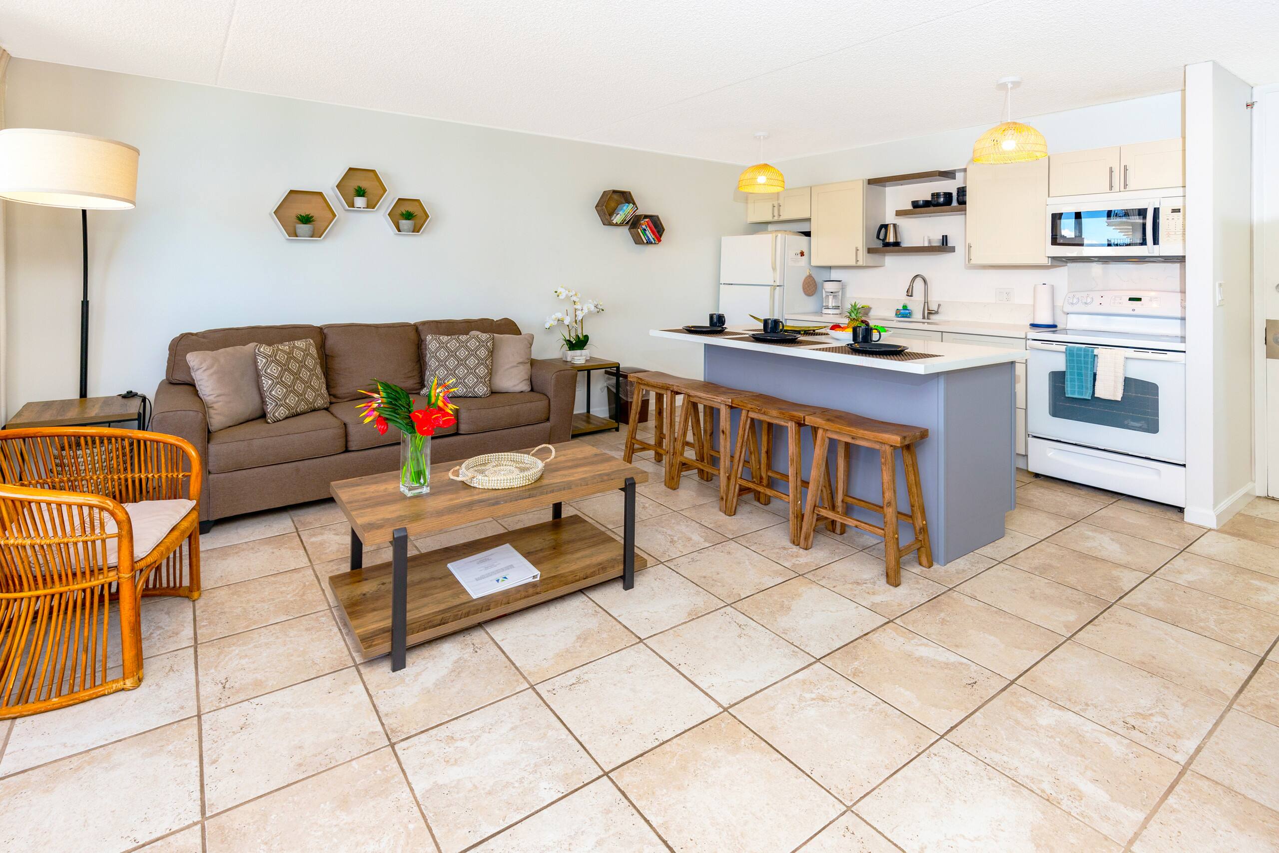 Condo in Honolulu · ★4.84 · 1 bedroom · 3 beds · 1 private bath - Image 9