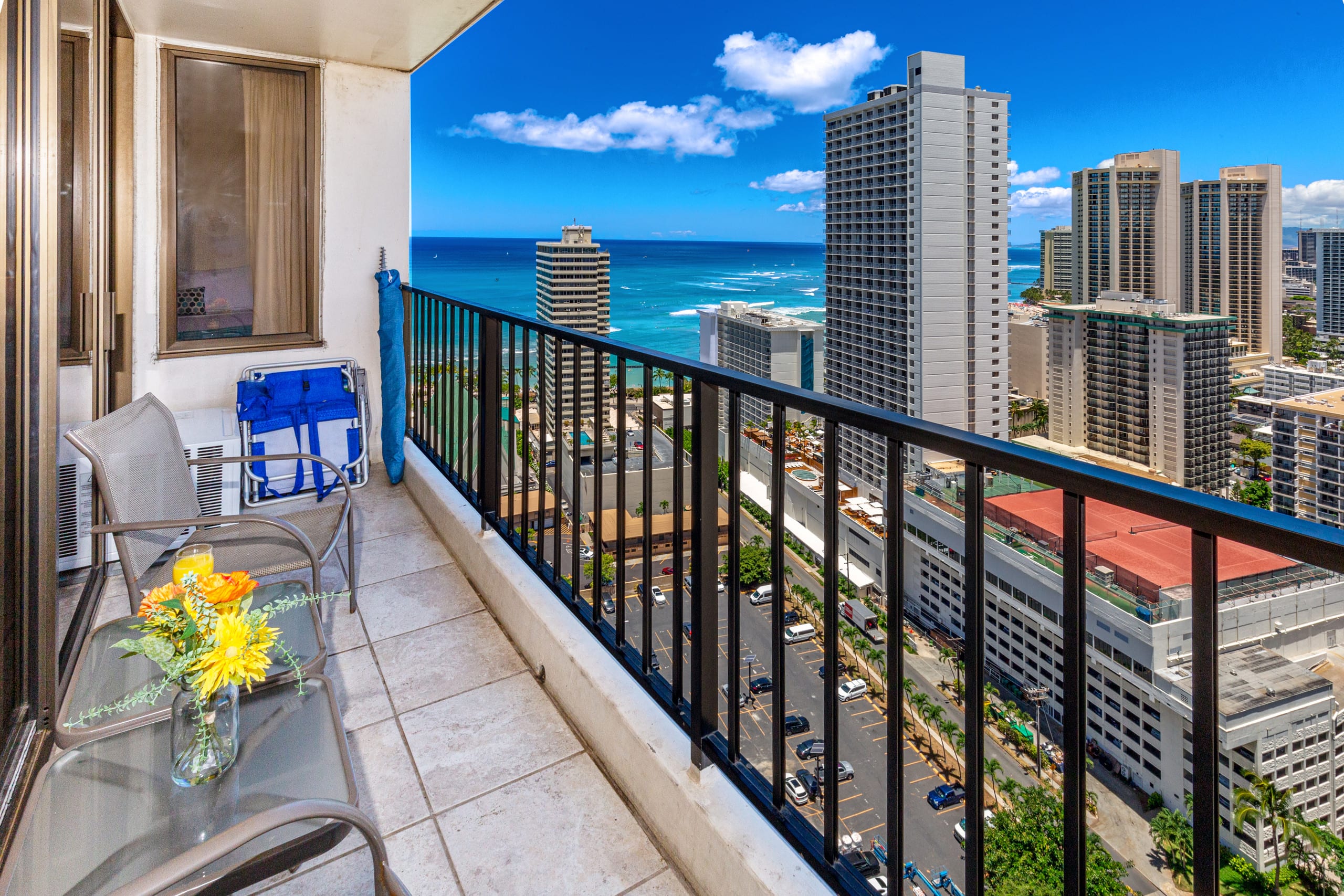 Condo in Honolulu · ★4.84 · 1 bedroom · 3 beds · 1 private bath - Image 15