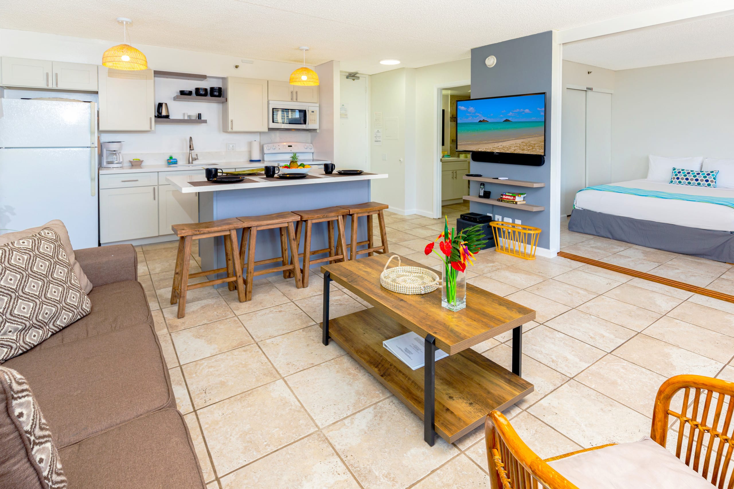 Condo in Honolulu · ★4.84 · 1 bedroom · 3 beds · 1 private bath - Image 5