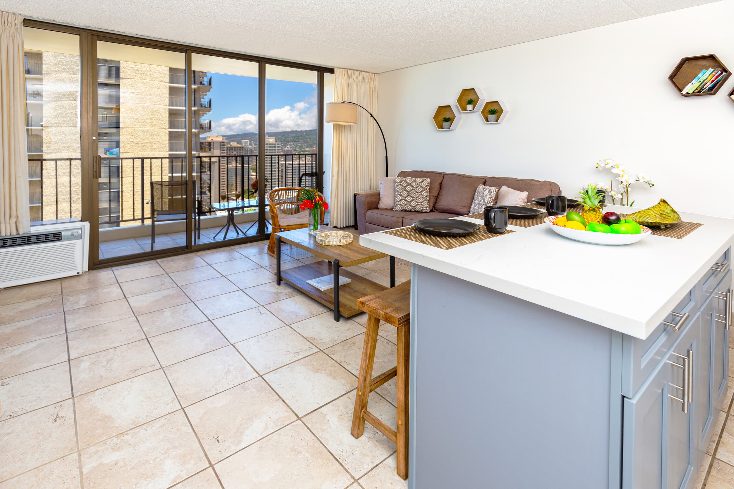 Condo in Honolulu · ★4.84 · 1 bedroom · 3 beds · 1 private bath - Image 8