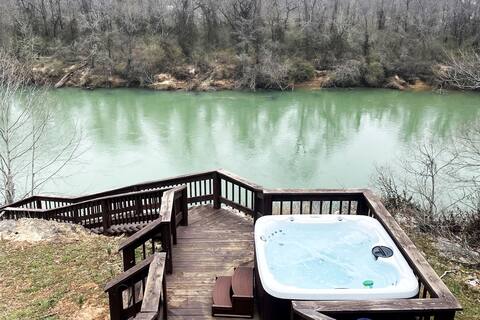 Spacious Current River Getaway in Doniphan, MO!