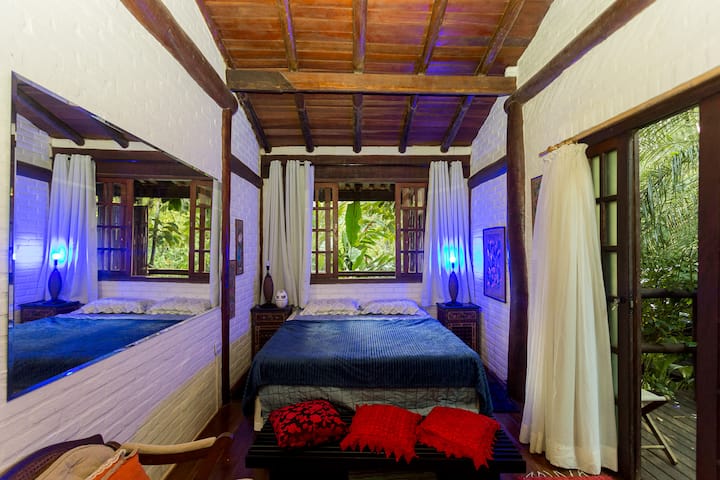 Spálňa 2: vlastná kúpeľňa s balkónom