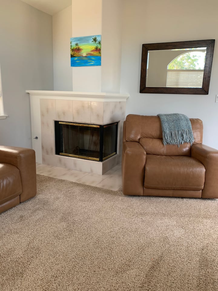 Камина във всекидневната