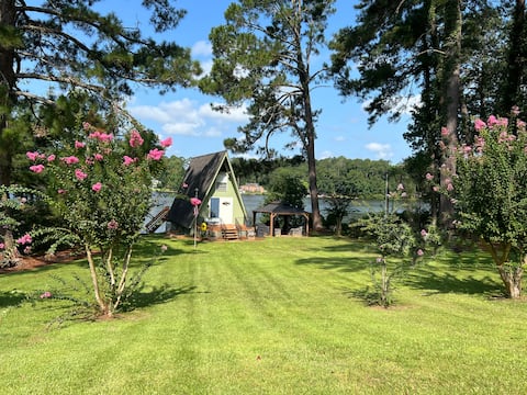 A-Bode: Your Lakeside Hideaway