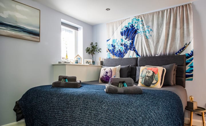 The second ground floor bedroom, with coastal theme -  set up as super king, twin bed option available. 