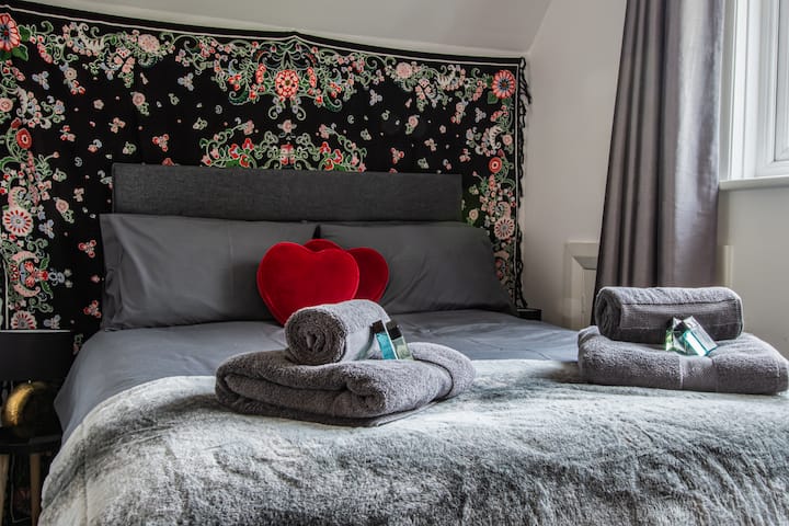 The funky upstairs double bedroom, great interior and stripped wooden floor. 