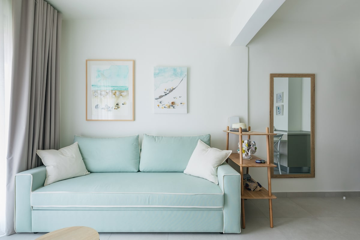 Dhomë ndenjjeje me apartament luksoz
" E gjelbra përmes çdo hije përfaqëson ekuilibrin dhe harmoninë dhe lidhet me sjelljen e energjisë dhe ekuilibrit në zemër "