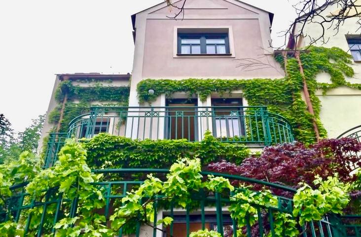 Unique Town House close to Prague Castle gallery image 2