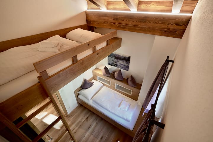 2 bed rooms with bunk bed variant
upper bed is accessible by ladder