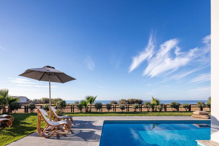 Feyre Boutique Mansion walking distance to beach