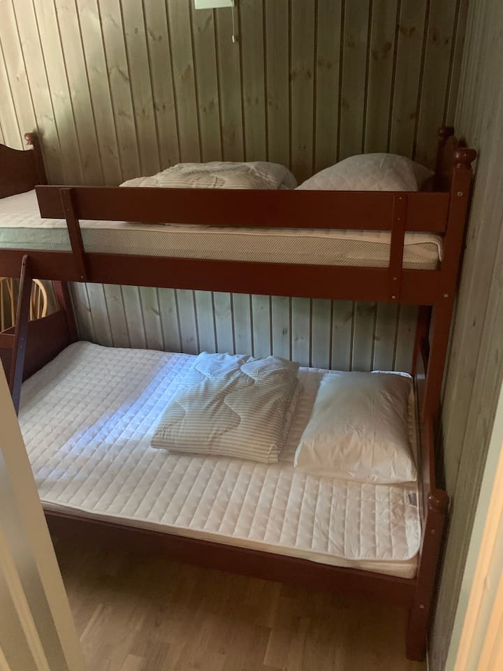 Dormitorio con litera familiar.