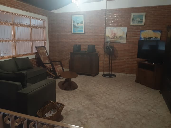 mezanín s televíznou izbou - inteligentný televízor 42"