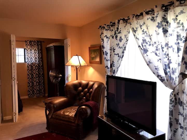 Dan's Place** Cozy Santa Rosa Cottage - Santa Rosa, CA