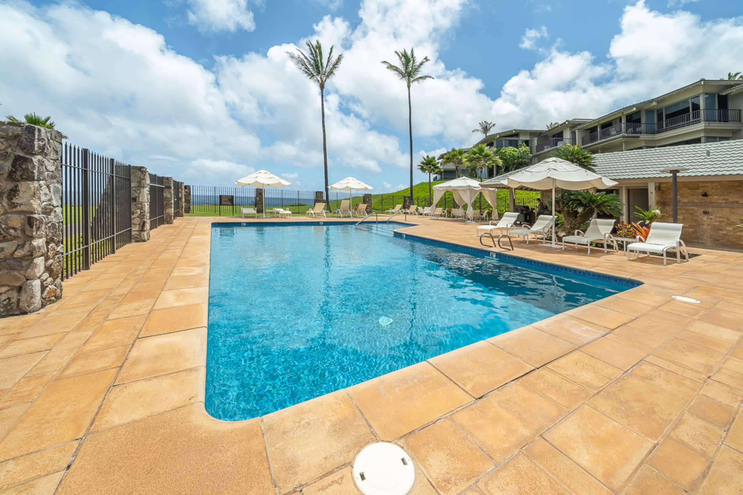 Condo in Lahaina · ★4.97 · 1 bedroom · 2 beds · 1 bath - Image 37