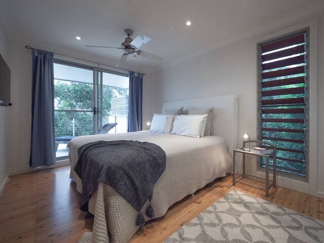 Blueys Beach -Stunning views, 4BR, 150m to Beach gallery image 4