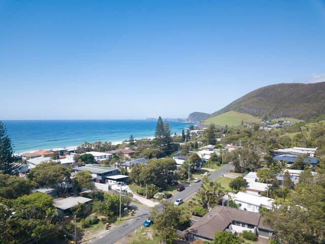 Blueys Beach -Stunning views, 4BR, 150m to Beach gallery image 5
