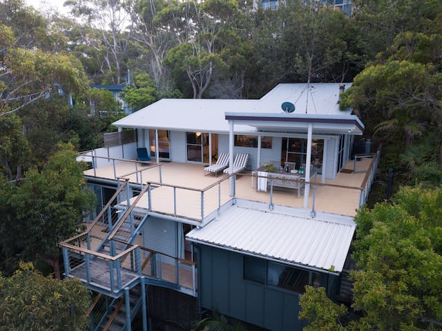 Blueys Beach -Stunning views, 4BR, 150m to Beach