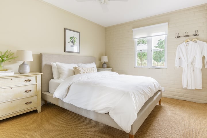 Bedroom 2
Comfy guest bedroom with 100% cotton high thread count sheets, fluffy duvet, full-length mirror, WiFi charging station, and plenty of closet space for your belongings. To ensure you feel pampered, spa robes and hoodies are provided.  