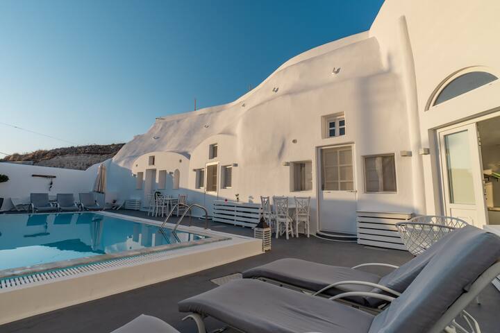 Cally Cave House with Private Pool near Fira gallery image 4