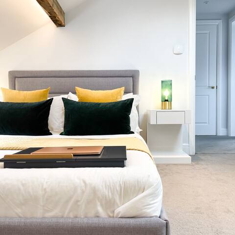 No42 | The Townhouse | 4BR | Superior 5* Duplex gallery image 3