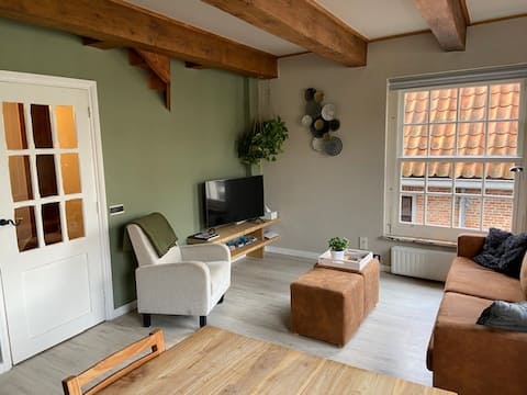 Popular Airbnb listing: Apartment with a view of Waagplein (Cheese Market) in Binnenstad Oost