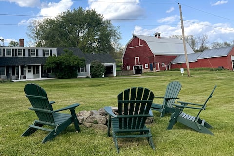 Sunnyside Farmhouse with lots of outdoor spaces