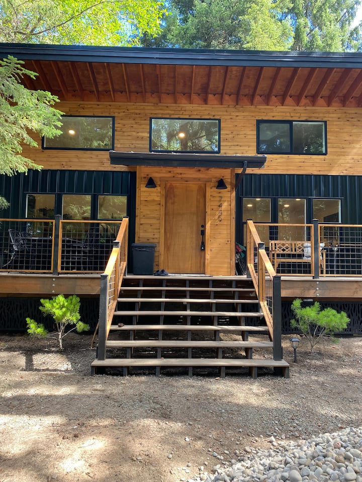 Seafort Modern Beach House - Bend, OR