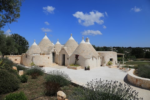 Trulli TERRA DI MEZZO   Oasi in Valle d 'Itria