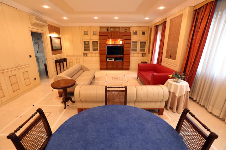 Luxury King Size Bedroom Suites in City Center