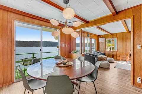 Hood Canal Beach House*Hot Tub*Kayaks*Paddleboards