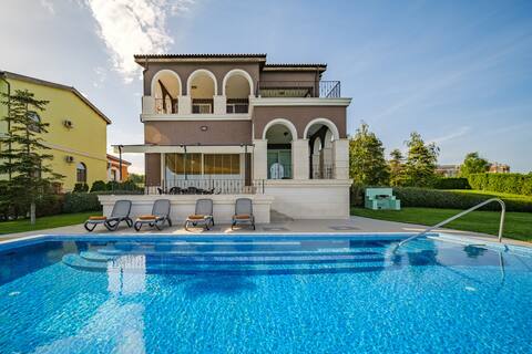Deluxe Villa Marina 11