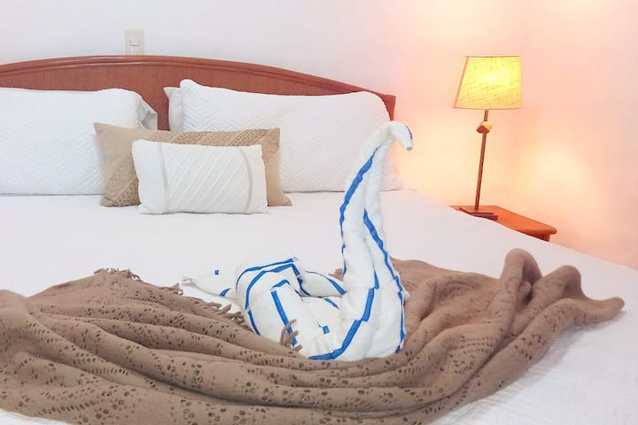 Urdania predvádzajúc svoje skladacie zručnosti