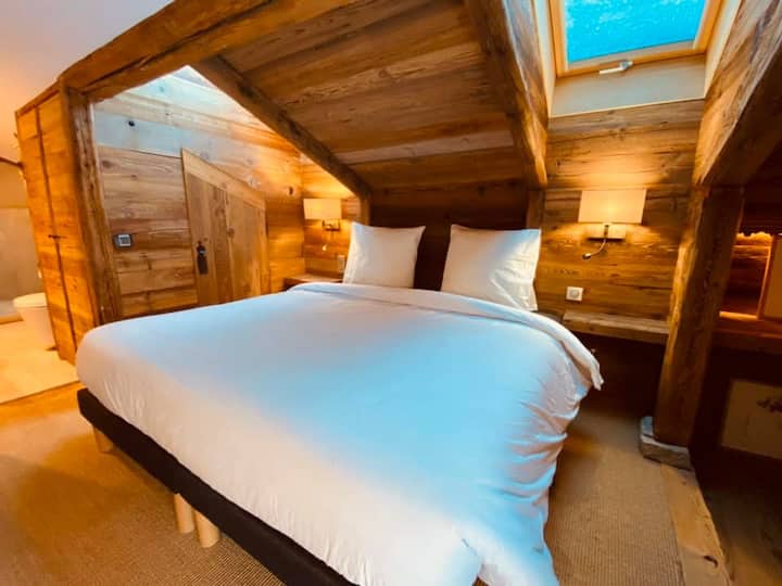 Master suite with 2 beds in 90 or 1 bed in 180.
Bathroom with shower, toilet and attached sauna.
Laundry room