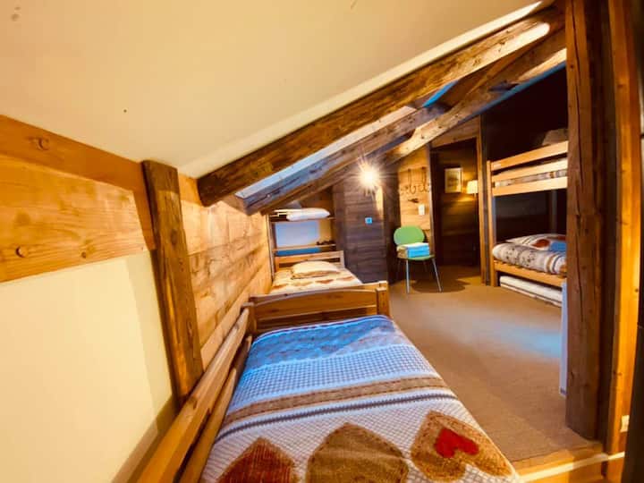 Children's room on the 1st floor - 4 single beds
