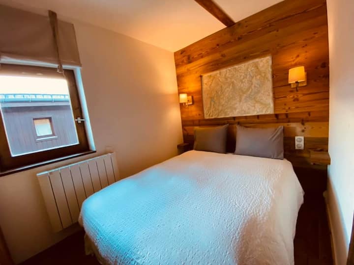 Ground floor bedroom, 140 bed with shower room and private toilet