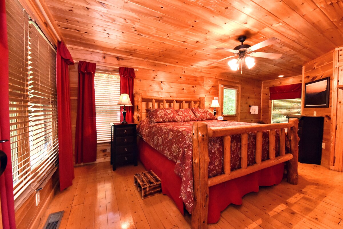 Спете грижата си в това удобно легло тип Кинг. Чудите се защо толкова много от нашите гости се възхищават на спокойния и релаксиращ сън в True Love? Елате да видите какво представлява суетата!