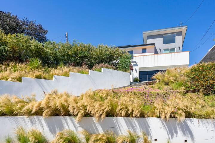 Sleek Modern Hollywood Hills Home w/Stunning Views gallery image 2