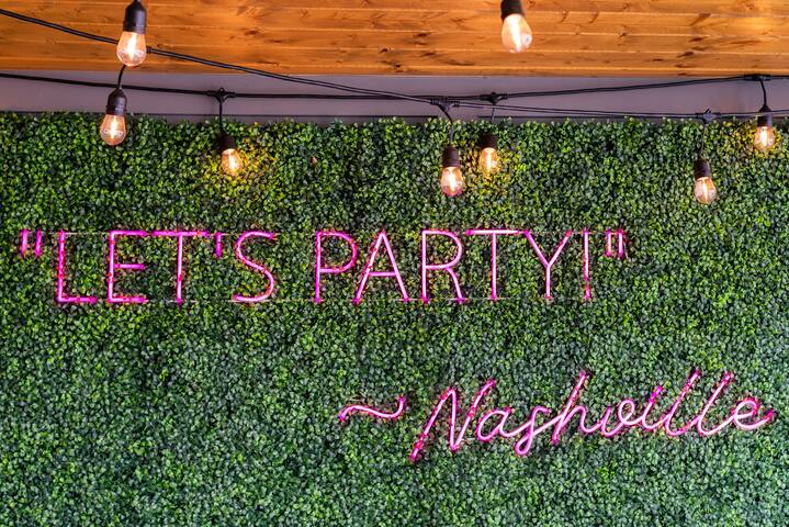 Bachelorettes Welcome!*Sleep 12+!*Broadway Ready!* gallery image 4