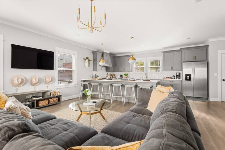 Bachelorettes Welcome!*Sleep 12+!*Broadway Ready!* gallery image 3