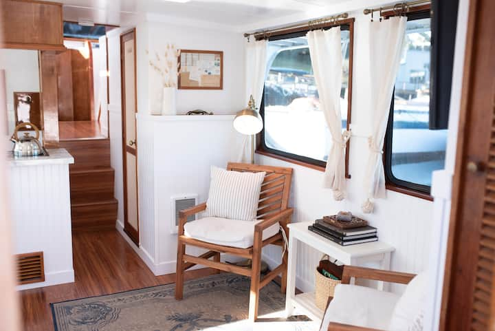 yacht cabin rental