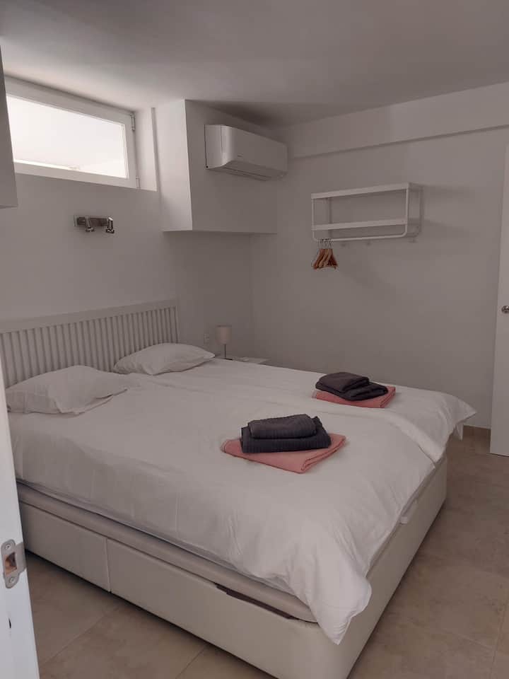 Glavna spavaća soba s privatnom kupaonicom