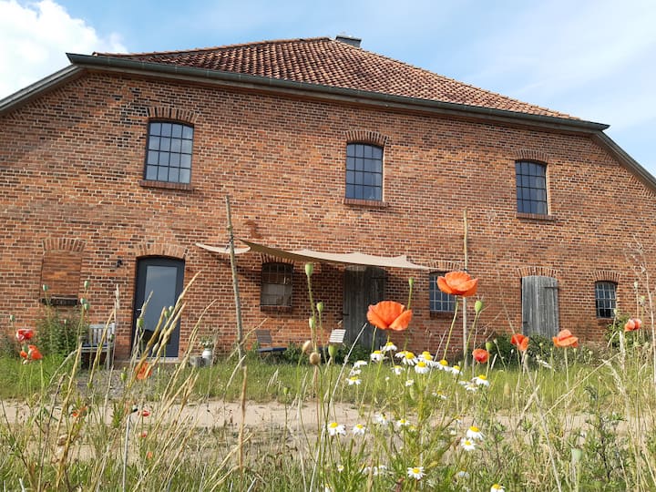 Lovingly converted workshop in formerly Stallgbäude