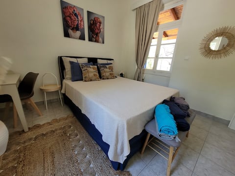 Christina's Holiday House with Garden in Methana