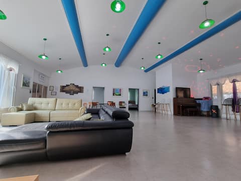 9 beds, 600 pyeong for a special day, only 1 team, swimming pool, jokgu field, fire pit, workshop, f